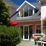 The Grove 4*