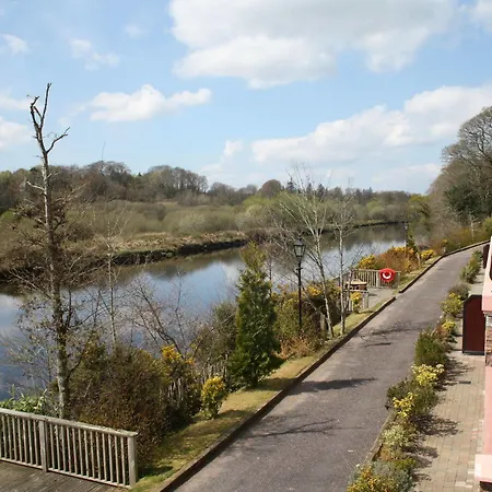 The Grove بيت ضيافة كيلورجلين