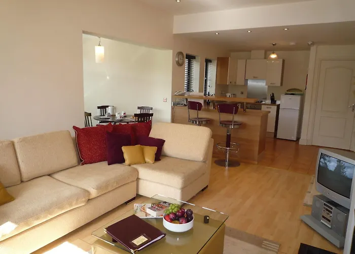 Konukevi The Grove 4*
